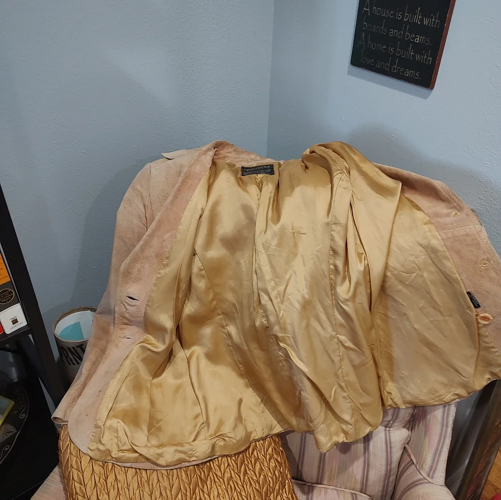 CLEARANCE!! Vintage Suede Blazer - Picture 7 of 13